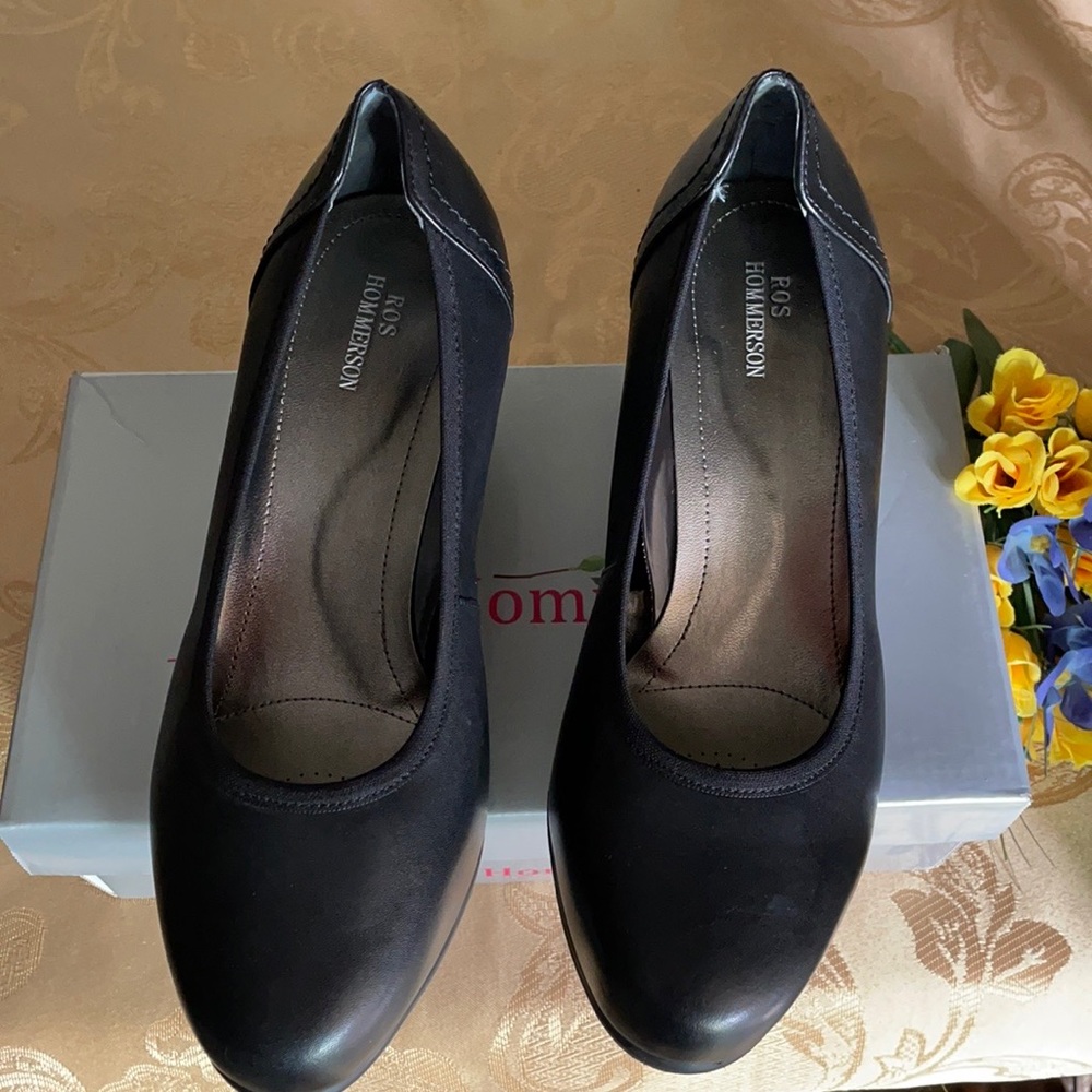 Ros Hommerson Leather Pumps.                          BRAND NEW.